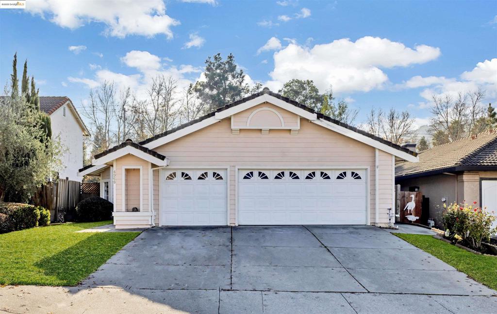 CARRIAGE HILLS N - Residential