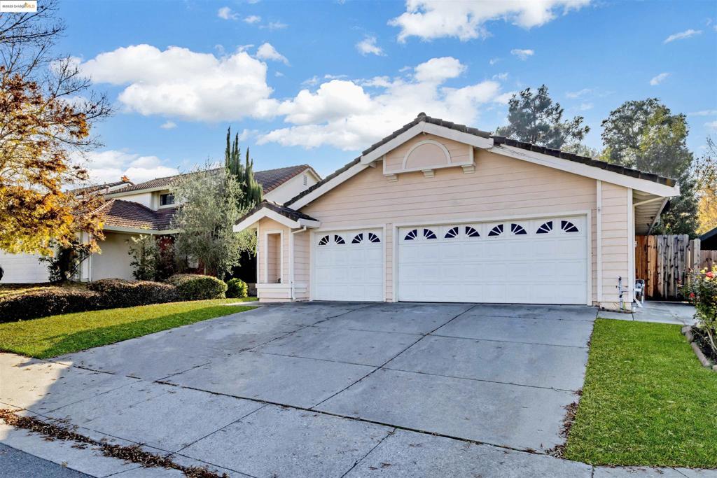 CARRIAGE HILLS N - Residential