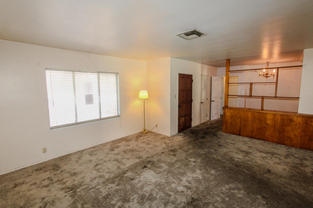 945 W J Street