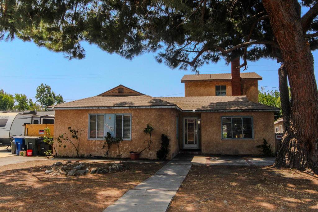 As you approach your new home, you're greeted by a magnificent tall pine tree in the front yard, creating a welcoming atmosphere. The long driveway provides ample parking for family and guests, leading you to a convenient 2-car garage. Step inside and embrace the spaciousness this home offers! The open floor plan allows for seamless flow between the living areas, perfect for entertaining or cozy family gatherings. Three bedrooms downstairs with the master suite upstairs, provides ample space for your family to relax and recharge, while the 2.75 bathrooms cater to everyone's needs. Transform your backyard into the ultimate retreat! The highlight of this property is undoubtedly the inviting pool and jacuzzi, providing a sanctuary for relaxation and fun. Picture yourself hosting summer barbecues or enjoying peaceful evenings soaking under the stars. The potential to create an outdoor oasis is endless! While this home is already filled with promise, it does provide an opportunity for you to add your personal touch. With new flooring and paint, you can make this space truly yours, reflecting your unique style and preferences. Location is everything! Situated in a nice neighborhood, you'll enjoy the peace and quiet of suburban living, all while being just a stone's throw away from shopping centers and major freeways. Whether you need groceries, dining, or quick access to the city, everything is conveniently within reach. Conveniently located near top-rated elementary, middle, and high schools, perfect for families seeking easy access to quality education.Don't miss your chance to own this exceptional property enriched with potential and charm. This home is not just a house; it's a canvas for your family memories and adventures. Whether you're looking for a serene retreat or an entertainer's paradise, this 4-bedroom house with a pool and jacuzzi is ready for you to make it your own.
