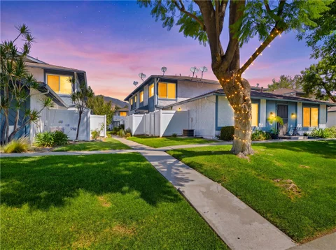 871 W 13th St Unit 3, Azusa, CA 91702 - MLS#: AR26131046