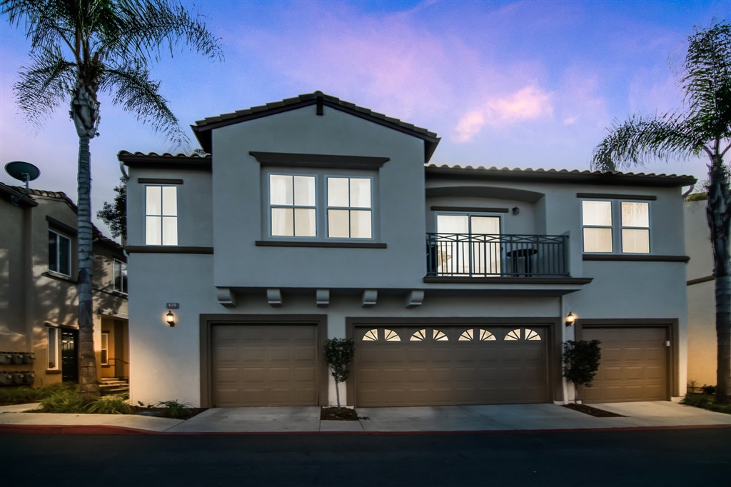 Welcome Home! 3 Bed 2.5 Bath townhome plus bonus loft! This is the largest floor plan in the Edgewater community. Enjoy a the afternoon in the comfort of your large low maintenance backyard or walk 50 feet to the community pool. Located close to parks, freeways, schools and military bases. Other Fees: 0 Sewer: Sewer Connected Topography: LL
