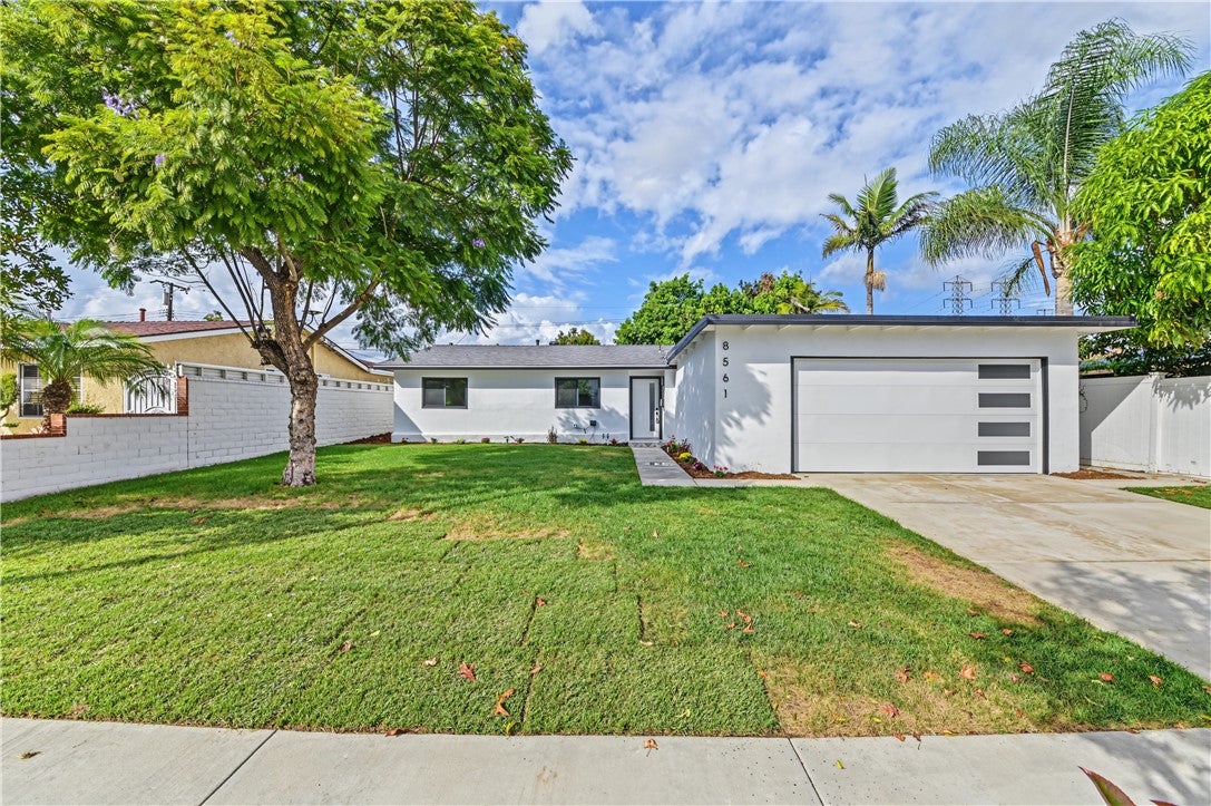 8561 Donald Circle