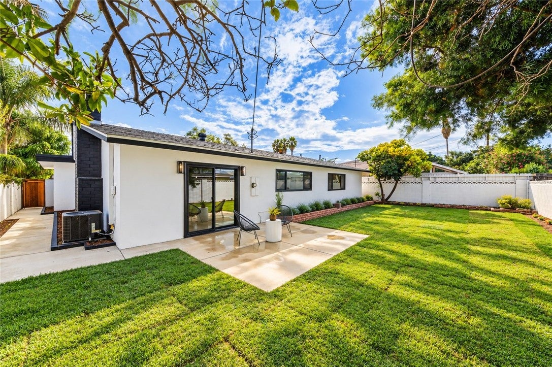8561 Donald Circle