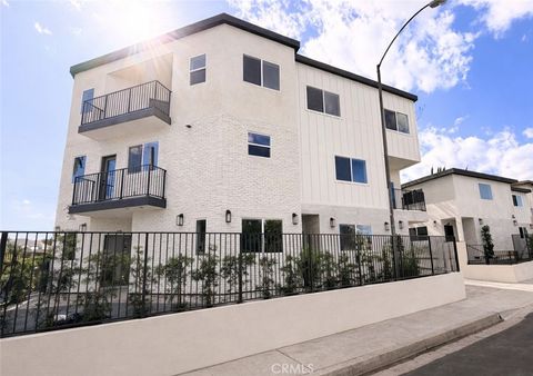 Photo of 415 N La Fayette Park Pl, Los Angeles, CA 90026 (MLS # PW26046521)