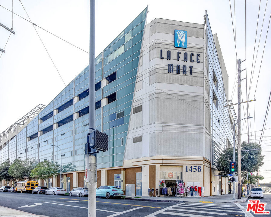 This large commercial condo unit in LA Face Mart is 1,562 sf on the 3rd floor that could be used as retail, office, or warehouse space. There is a guard for 24 hours, parking, elevators, with central air. Center is a meticulously maintained three-story retail shopping destination nestled in the bustling heart of the Fashion District, a highly sought-after area in LA. There are nearly 300,000 sf of indoor space with 205 units. Boasting superb visibility and ample parking, this property is conveniently located just block away from the 10 Freeway and mere minutes from Downtown LA's vibrant culinary scene, diverse shops, and essential amenities. Current Tenant is on month to month basis, will be delivered vacant.