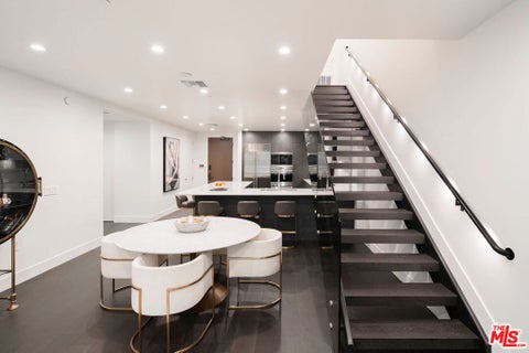 Photo of 724 N Croft Avenue #108, Los Angeles, CA 90069 (MLS # 26986635)