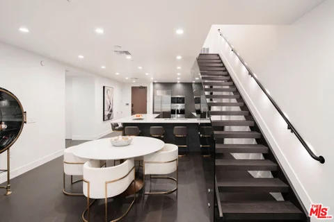 MLS: 26986635