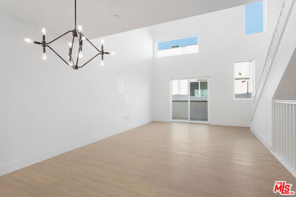 11218 W Lyon Lane 12, North Hollywood CA 91606