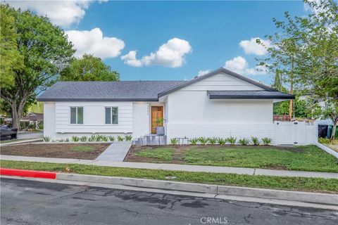 Photo of 15955 Londelius St, North Hills, CA 91343 (MLS # SR26072148)