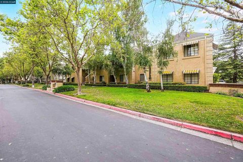 Photo of 2020 Canyon Woods Dr DR #C, San Ramon, CA 94582 (MLS # 41133679)