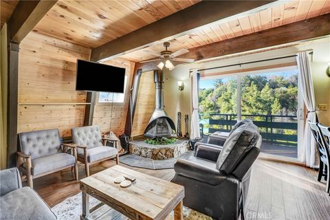 Photo of 28673 Manitoba Dr, Lake Arrowhead, CA 92352 (MLS # PW26044480)