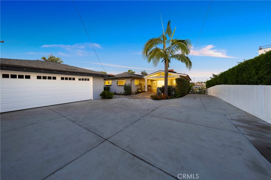 San Clemente, California, 92672, United States, 4 Bedrooms Bedrooms, ,3 BathroomsBathrooms,Residential,Active,2035617