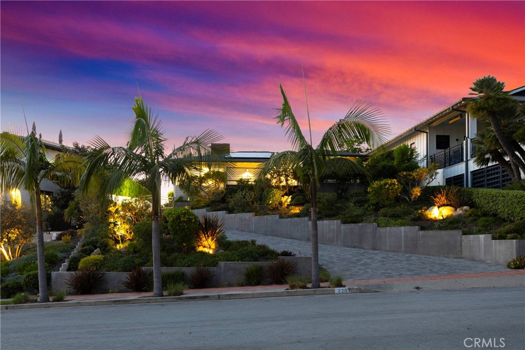 220 W Paseo de Cristobal