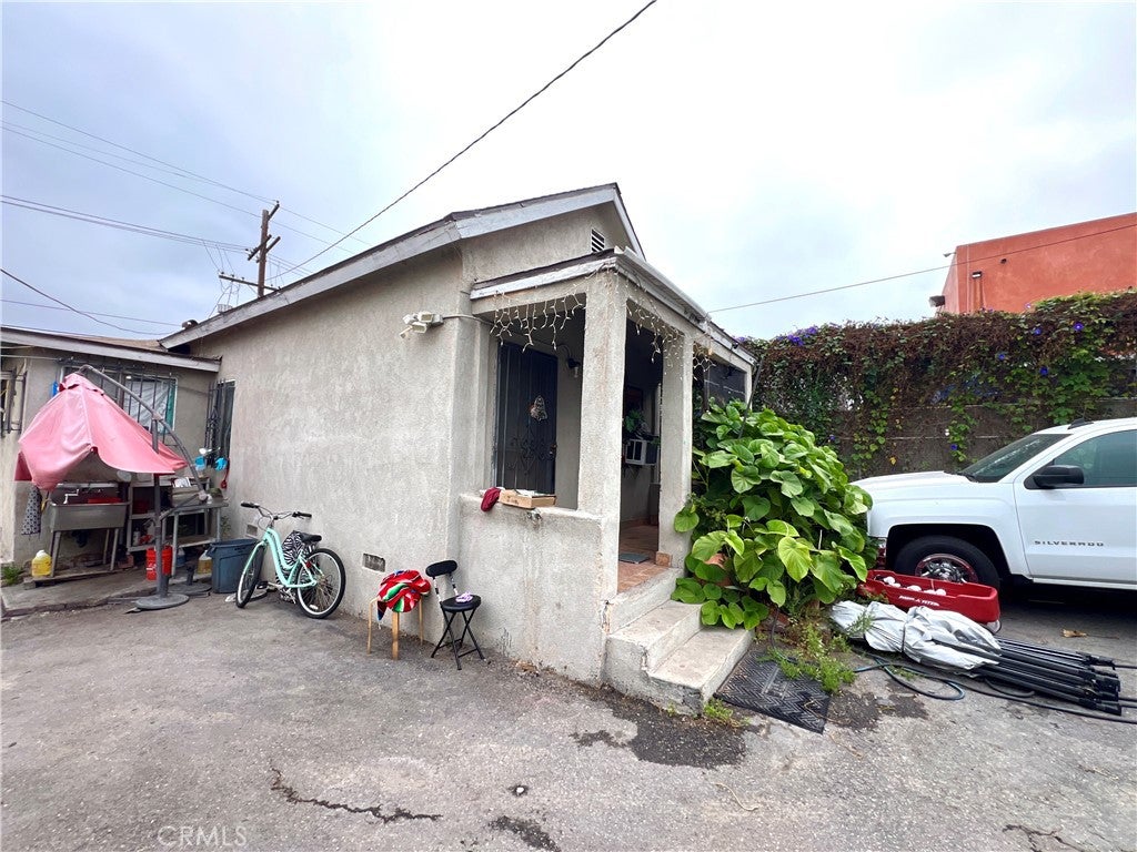2813 E Cesar Chavez Avenue