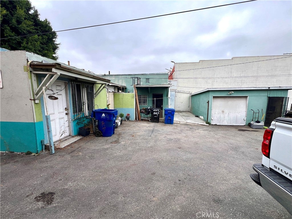 2813 E Cesar Chavez Avenue