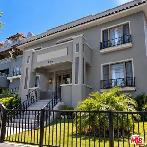 Photo of 2314 W Pico Boulevard, Los Angeles, CA 90006 (MLS # 26103162)