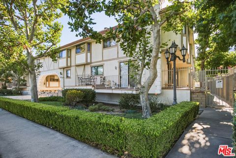 Photo of 10229 Variel Avenue #12, Chatsworth, CA 91311 (MLS # 26846307)