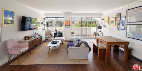 Photo of 7135 Hollywood Boulevard #509, Los Angeles, CA 90046 (MLS # 25607089)