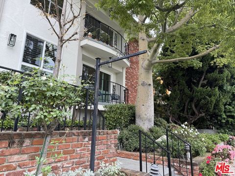Photo of 922 14th Sreet St #111, Santa Monica, CA 90403 (MLS # 26662501)