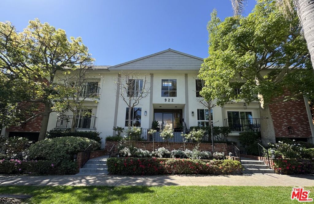 Photo of 922 14th Sreet St #111, Santa Monica, CA 90403 (MLS # 26662501)