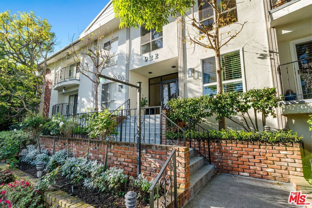 Photo of 922 14th Sreet St #111, Santa Monica, CA 90403 (MLS # 26662501)