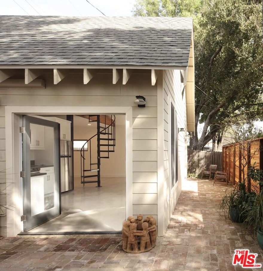 The little house, built in 2019 with an open floor plan, features high ceilings and concrete floors. An extra loft space with a large window can be used as a bedroom or office and is accessible via a spiral staircase. The kitchen includes new stainless steel appliances, and there is a spacious closet and storage area with a washer and dryer, as well as a new bathroom with a shower and bathtub. The house is located on a back alley and comes with one parking space. It has a private fenced courtyard with an outdoor seating area. It is also ideal as a studio or workspace. Situated in the South Pasadena school district, it is close to the Farmer's Market, Gold Line Metro station, and downtown South Pasadena.