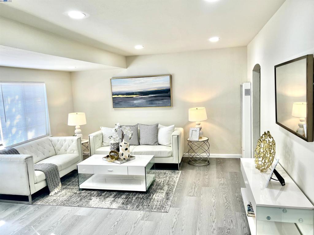 HAYWARD - Residential