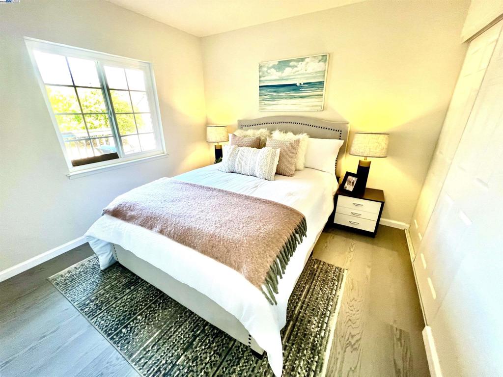 HAYWARD - Residential