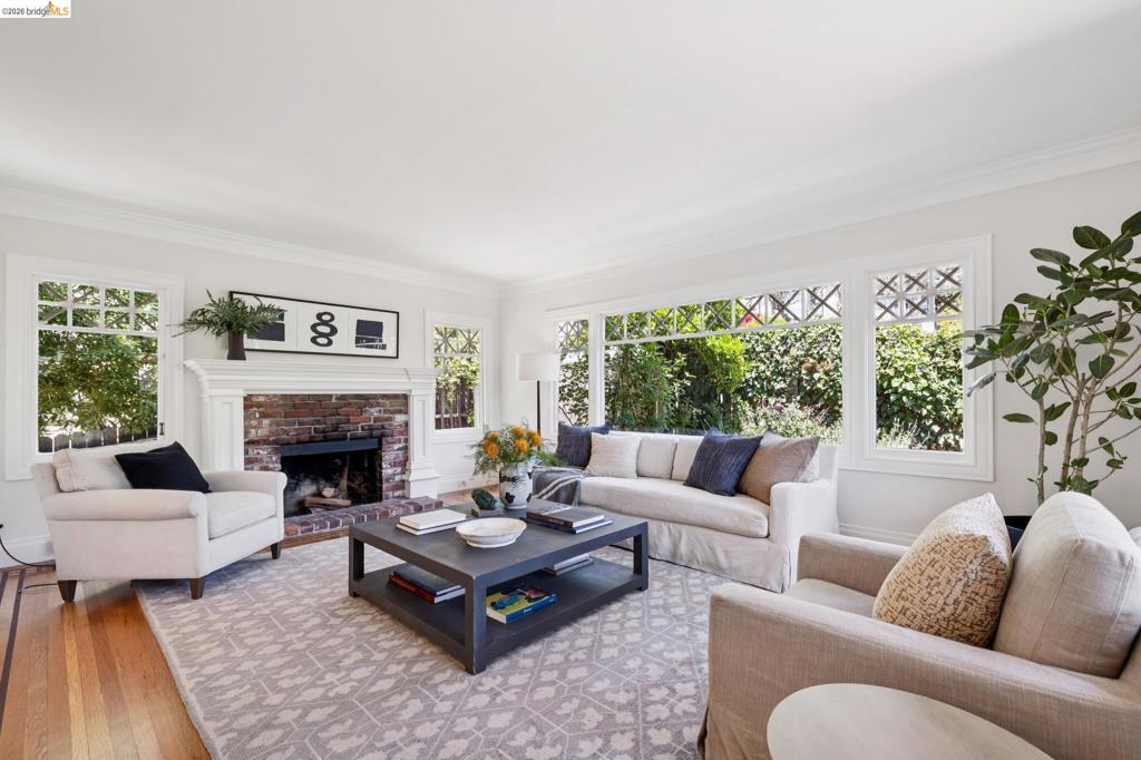 664 Vincente Ave