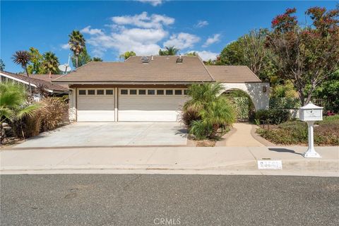 Photo of 28801 Barragan St, Agoura Hills, CA 91301 (MLS # SR25231167)