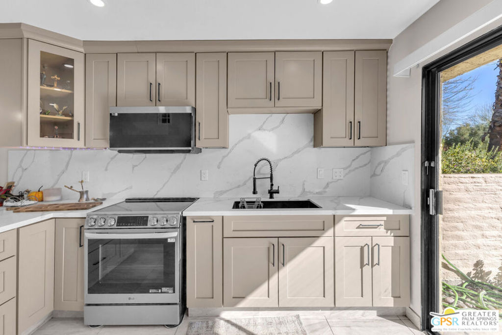 5803 Los Santos Drive 19