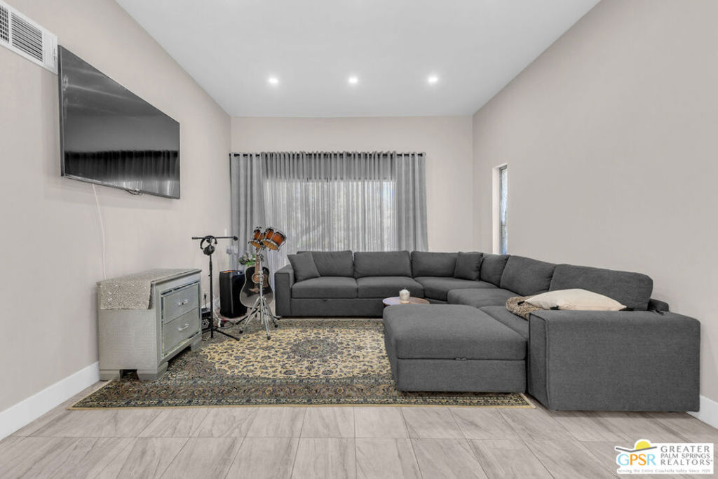 Villa De Las Flores - Residential