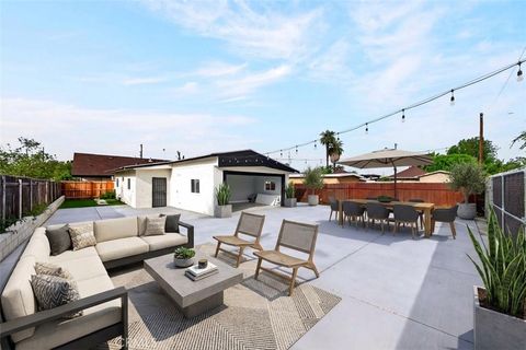 Tiny photo for 2643 Tenth Street, Riverside, CA 92507 (MLS # CV26083886)