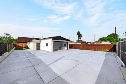 Tiny photo for 2643 Tenth Street, Riverside, CA 92507 (MLS # CV26083886)