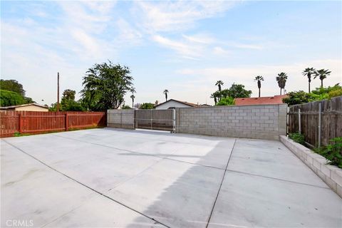 Tiny photo for 2643 Tenth Street, Riverside, CA 92507 (MLS # CV26083886)