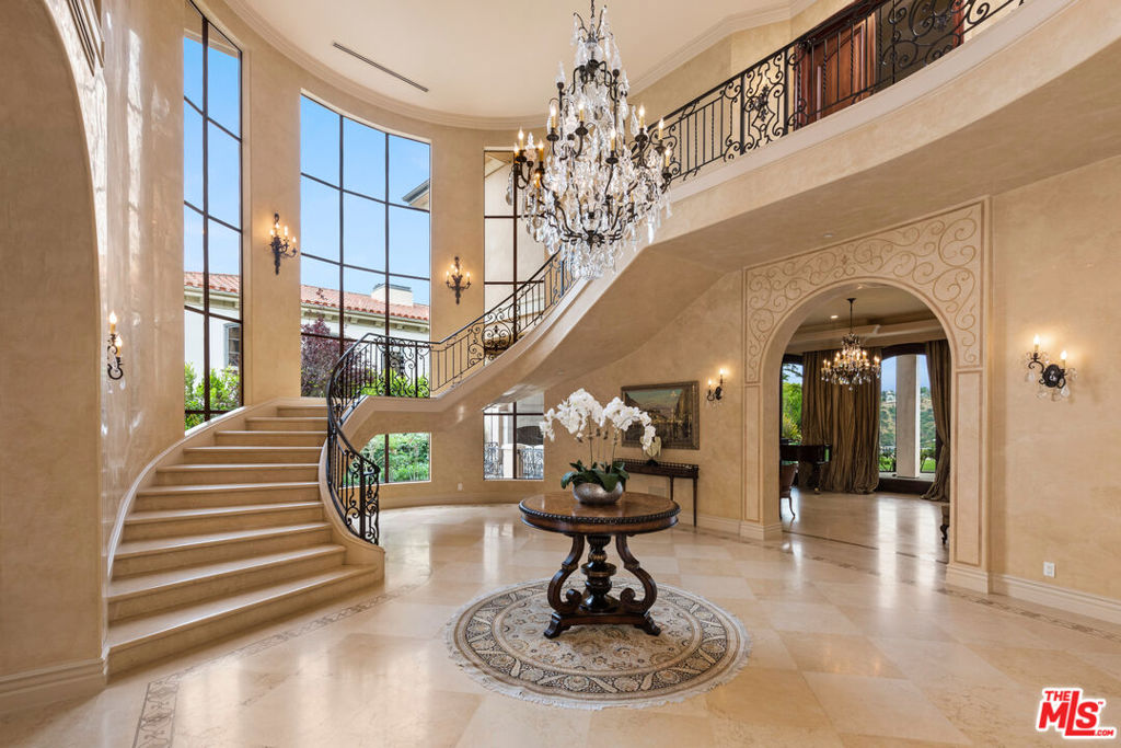 2108 Stratford Circle