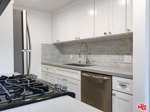 Photo of 301 S SWALL Drive #103, Los Angeles, CA 90048 (MLS # 26847675)