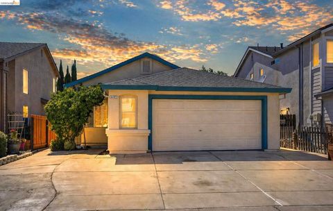 Photo of 4465 Fall Ln, Oakley, CA 94561 (MLS # 41131907)