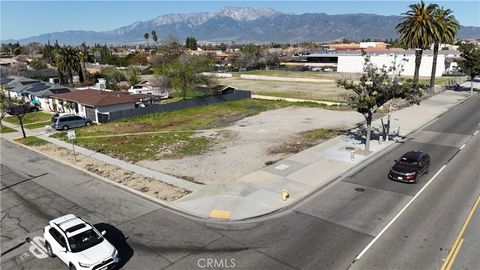 Photo of 9098 Sierra Ave, Fontana, CA 92335 (MLS # MB26022951)