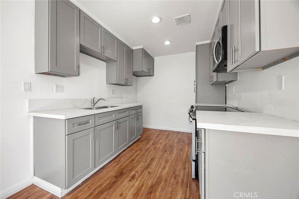 15500 Tustin Village 25
