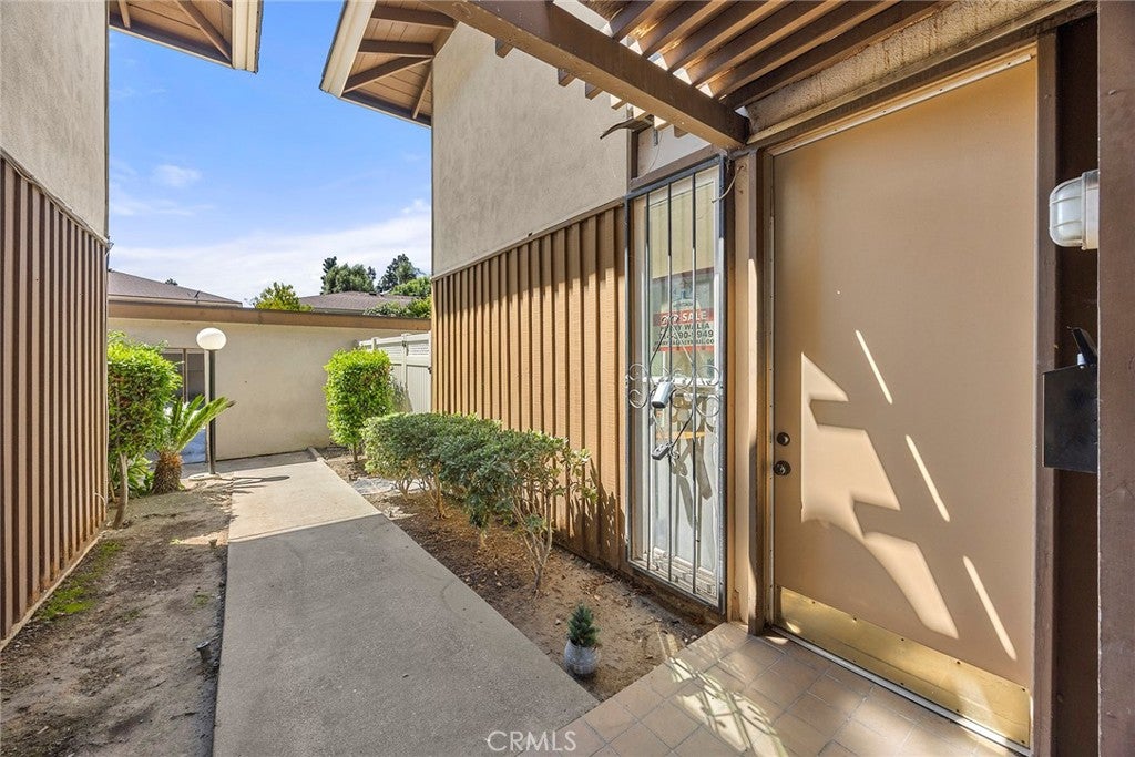 15500 Tustin Village 25