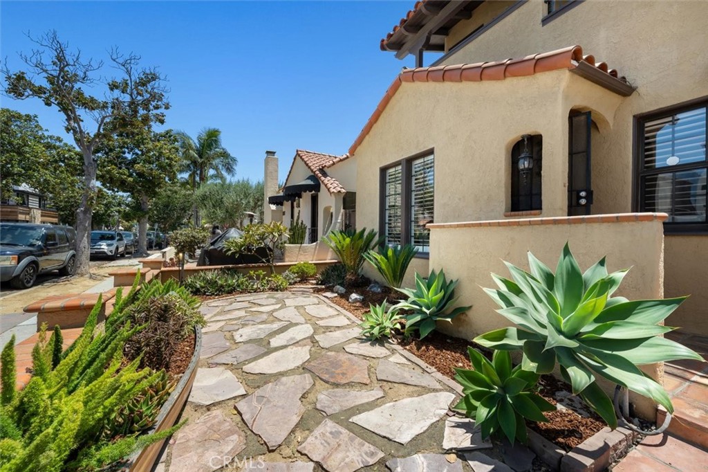 118 Glendora Avenue