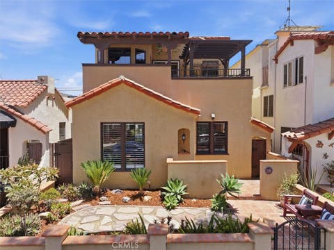 Photo of 118 Glendora Avenue, Long Beach, CA 90803 (MLS # PW26134954)