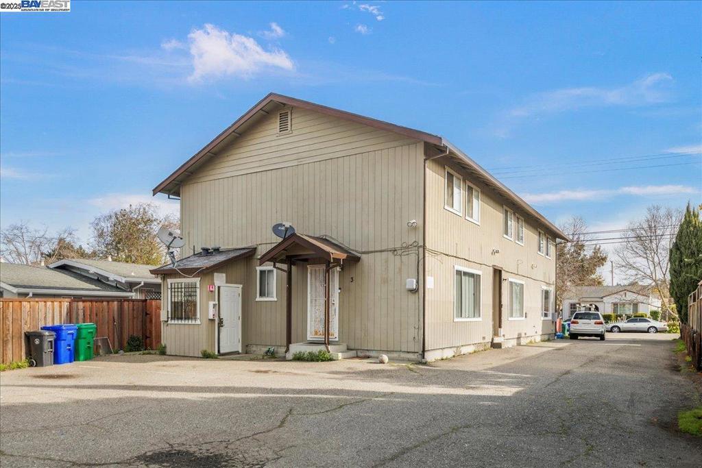 21381 Montgomery Ave