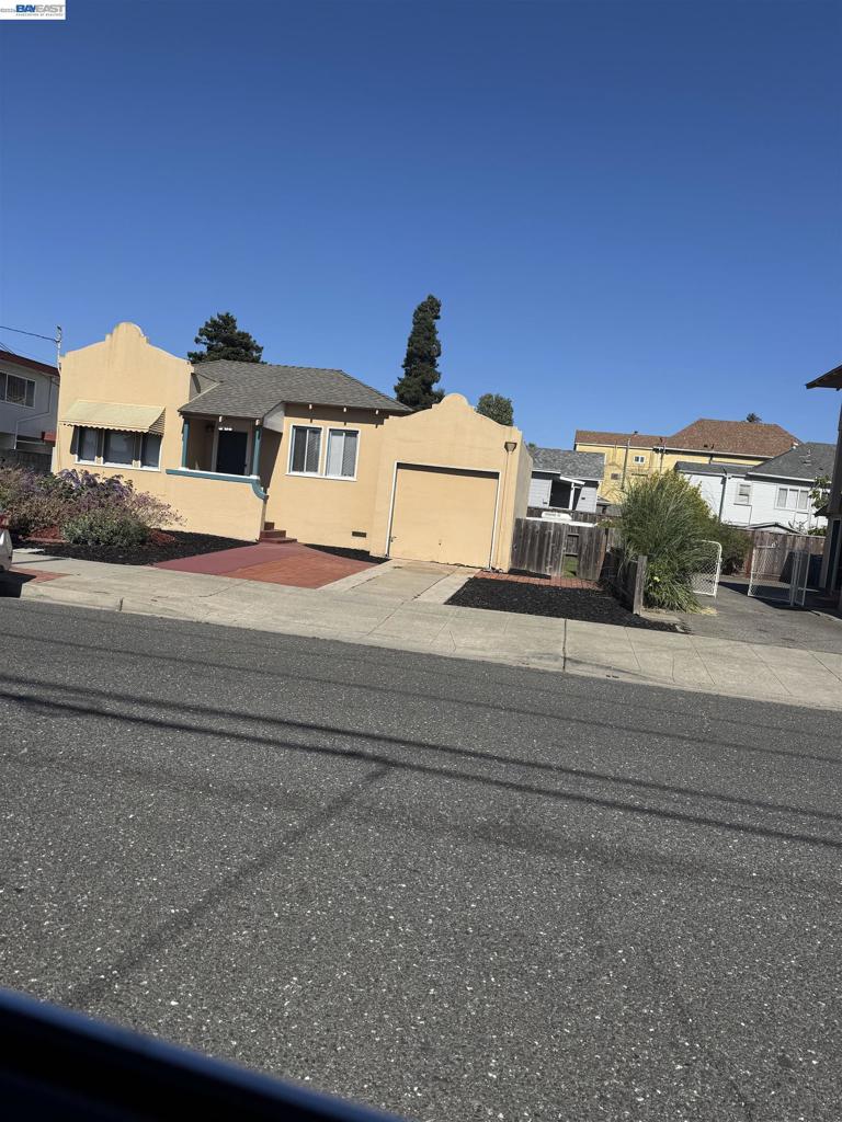 301 Lincoln Ave