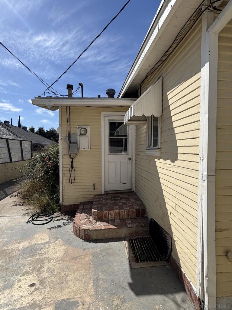 1144 Thompson Ave