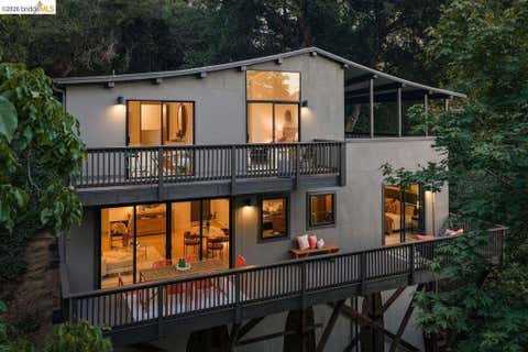 Photo of 433 Capricorn Ave Ave, Oakland, CA 94611 (MLS # 41141881)