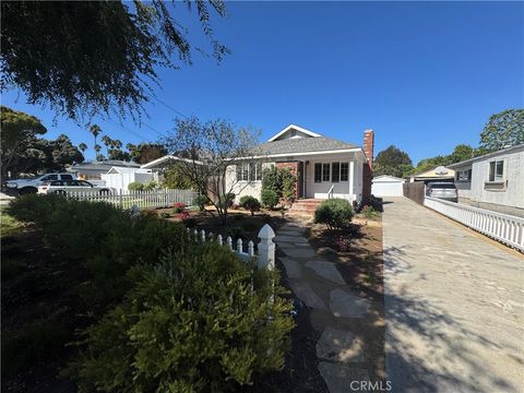 Tiny photo for 815 South Juanita Ave, Redondo Beach, CA 90277 (MLS # SB25239144)
