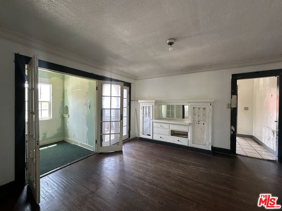 1117 N Alexandria Avenue